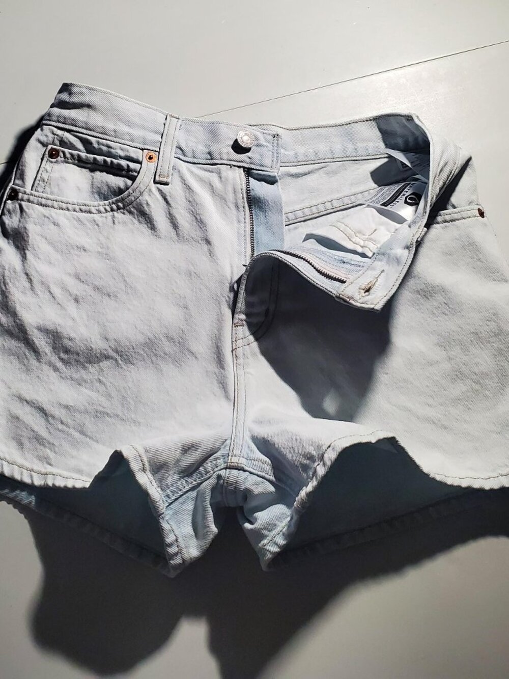 Levis Premium High Waisted Denim Shorts Light Wash Blue Sz 27